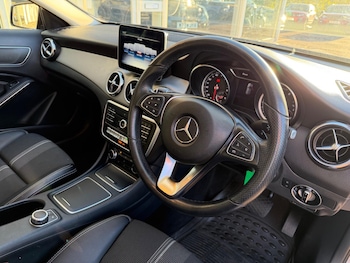 Used Mercedes-Benz GLA 2020 for sale - 76671509: Photo