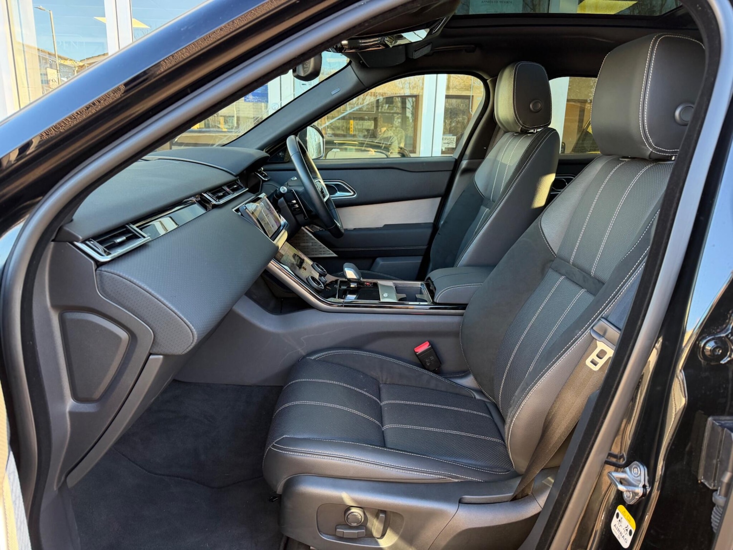 Used Land Rover Range Rover Velar 2022 for sale - 77101895: Photo 2