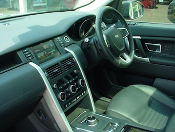 Used Land Rover Discovery Sport 2018 for sale - 79453843: Photo