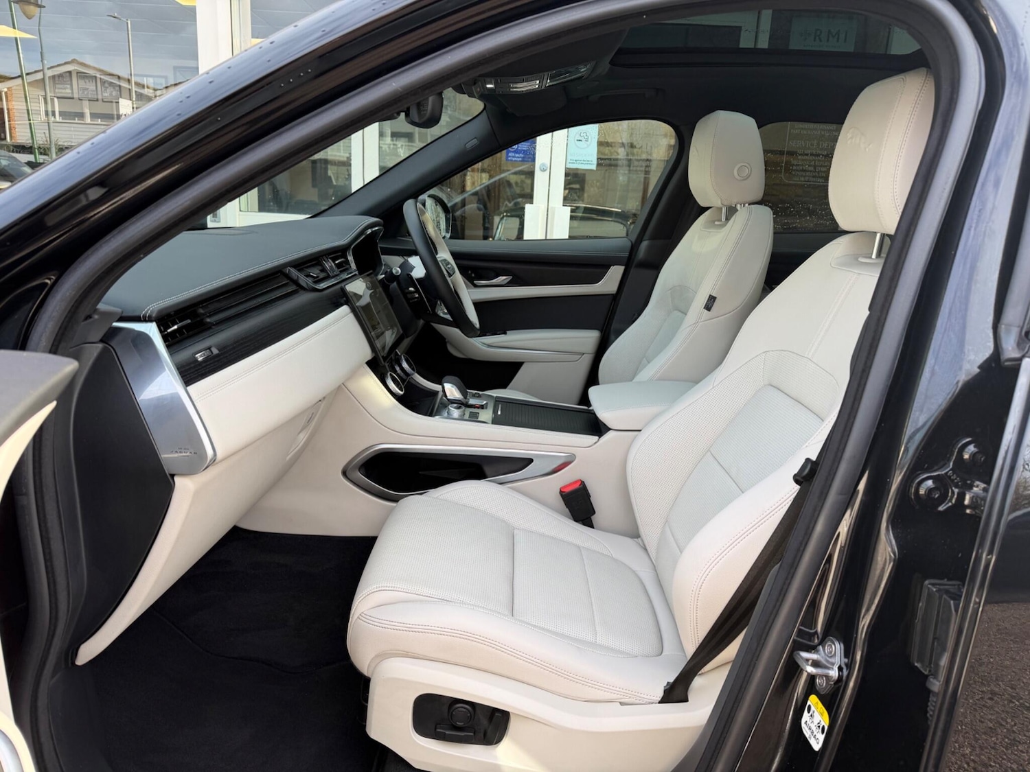 Used Jaguar F-Pace 2024 for sale - 76801265: Photo 2