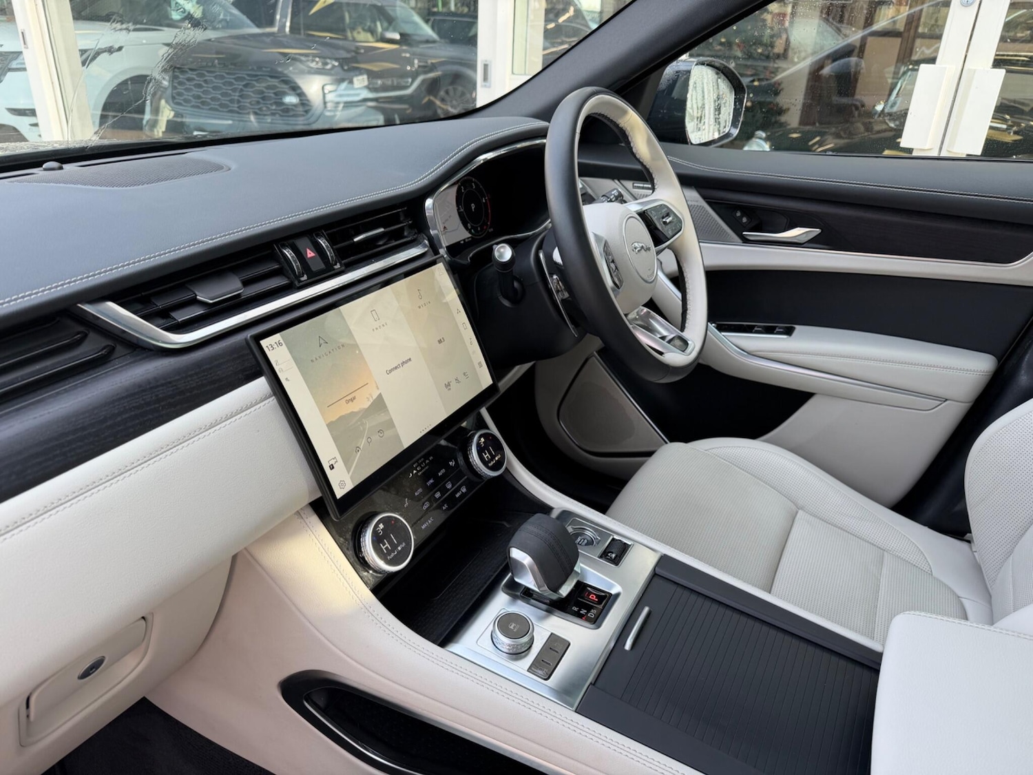 Used Jaguar F-Pace 2024 for sale - 76801265: Photo 3