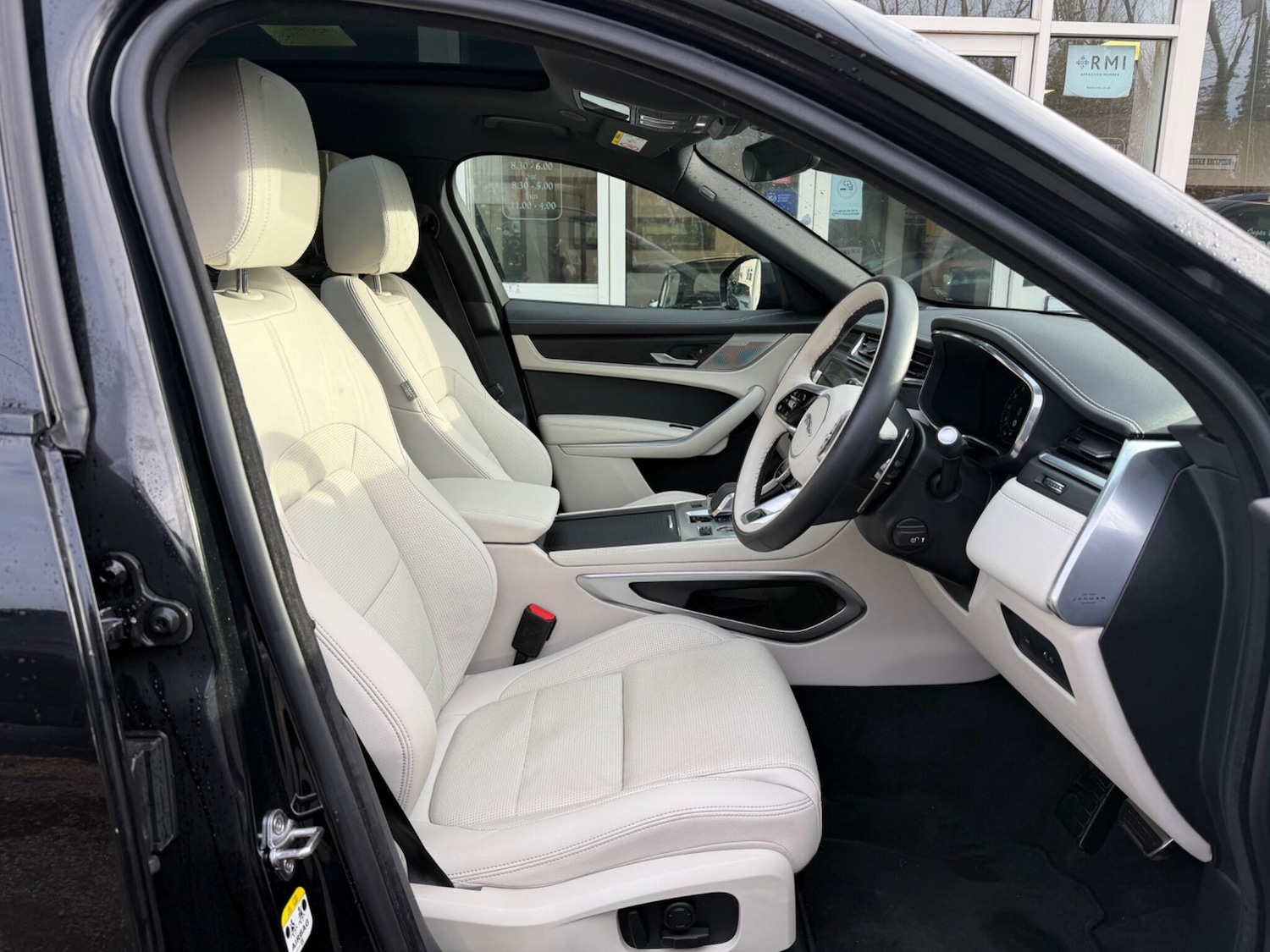 Used Jaguar F-Pace 2024 for sale - 76801265: Photo 5