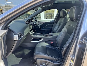 Used Jaguar F-Pace 2019 for sale - 76975699: Photo