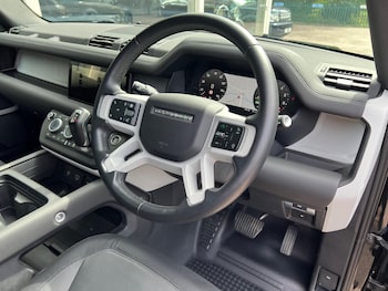 Used Land Rover Defender 110 2023 for sale - 75519411: Photo