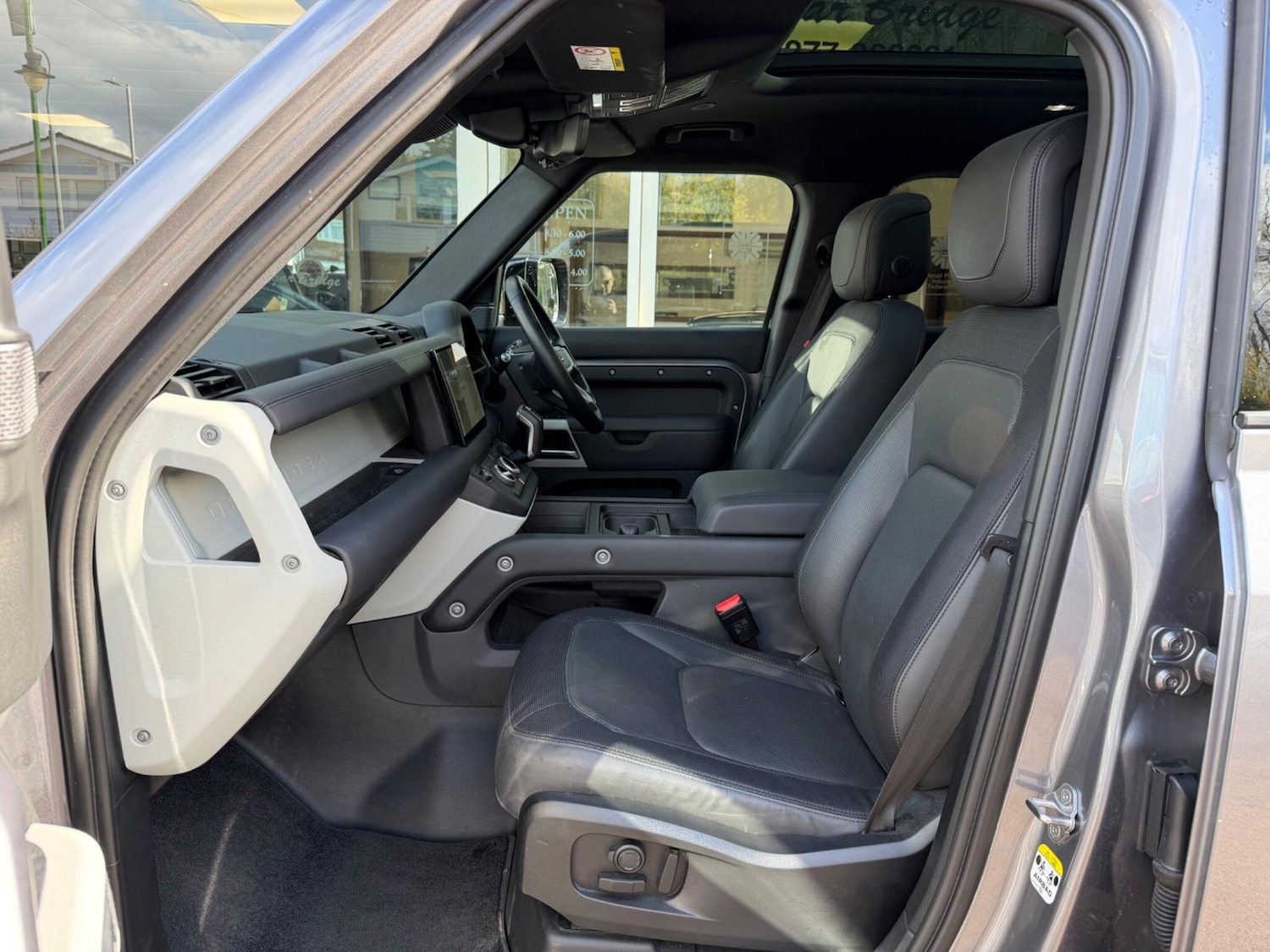 Used Land Rover Defender 110 2023 for sale - 76295656: Photo 2