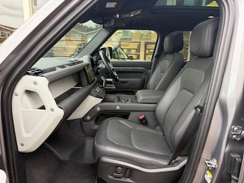Used Land Rover Defender 110 2023 for sale - 76295656: Photo 2