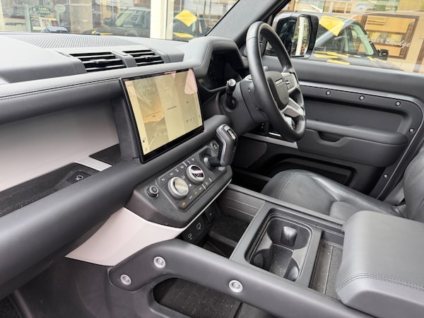 Used Land Rover Defender 110 2023 for sale - 76295656: Photo 3