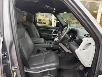 Used Land Rover Defender 110 2023 for sale - 76295656: Photo 4