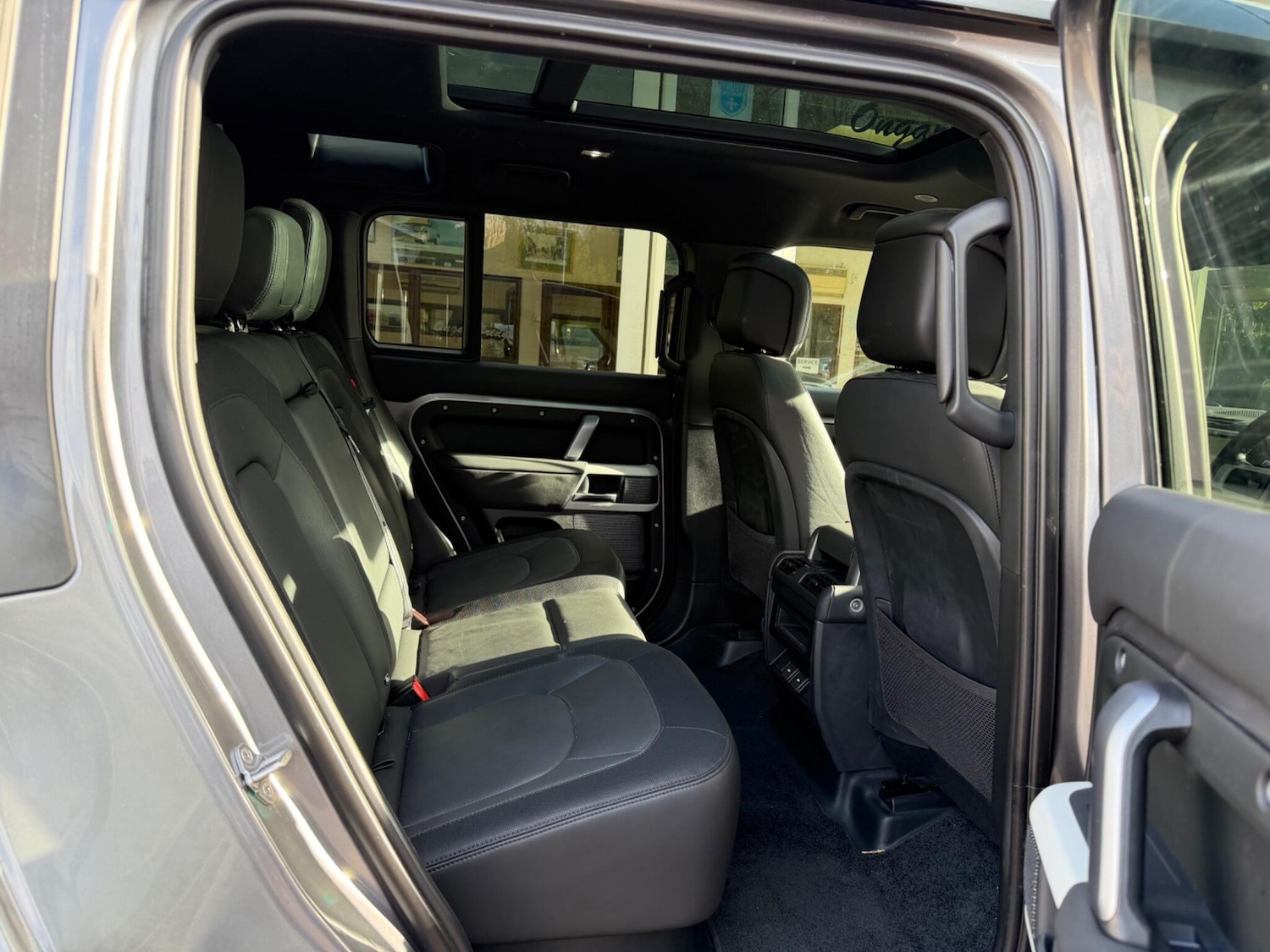 Used Land Rover Defender 110 2023 for sale - 76295656: Photo 6