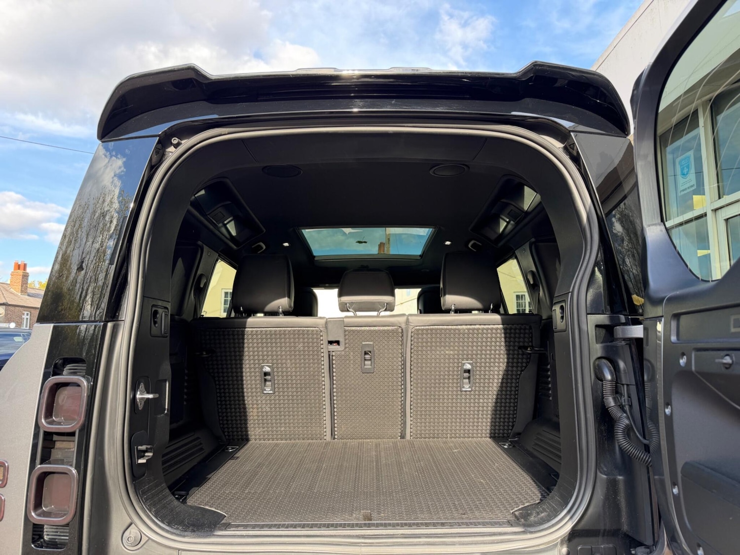 Used Land Rover Defender 110 2023 for sale - 76295656: Photo 7