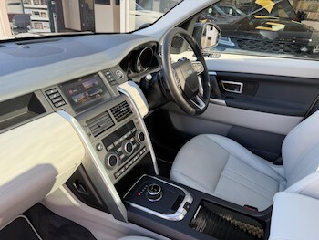 Used Land Rover Discovery Sport 2017 for sale - 77838905: Photo