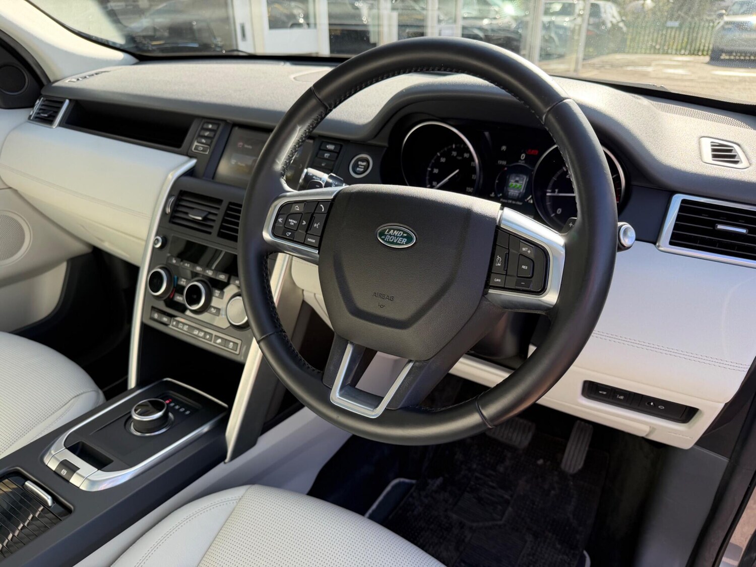 Used Land Rover Discovery Sport 2017 for sale - 77838905: Photo 4