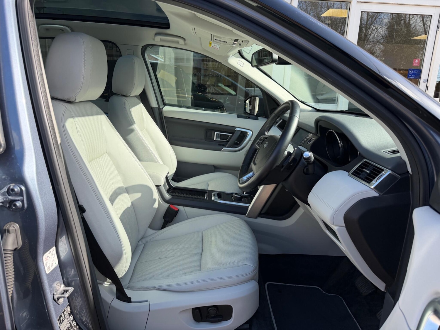 Used Land Rover Discovery Sport 2017 for sale - 77838905: Photo 5