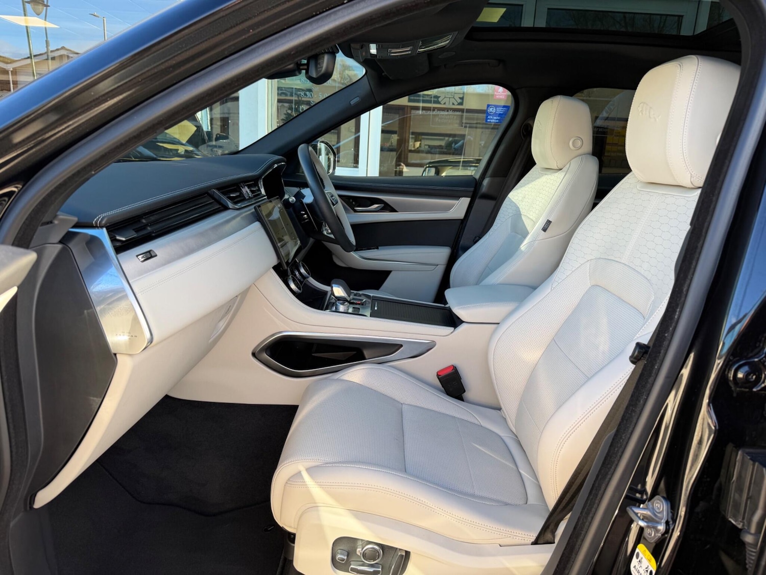 Used Jaguar F-Pace 2023 for sale - 76802206: Photo 2