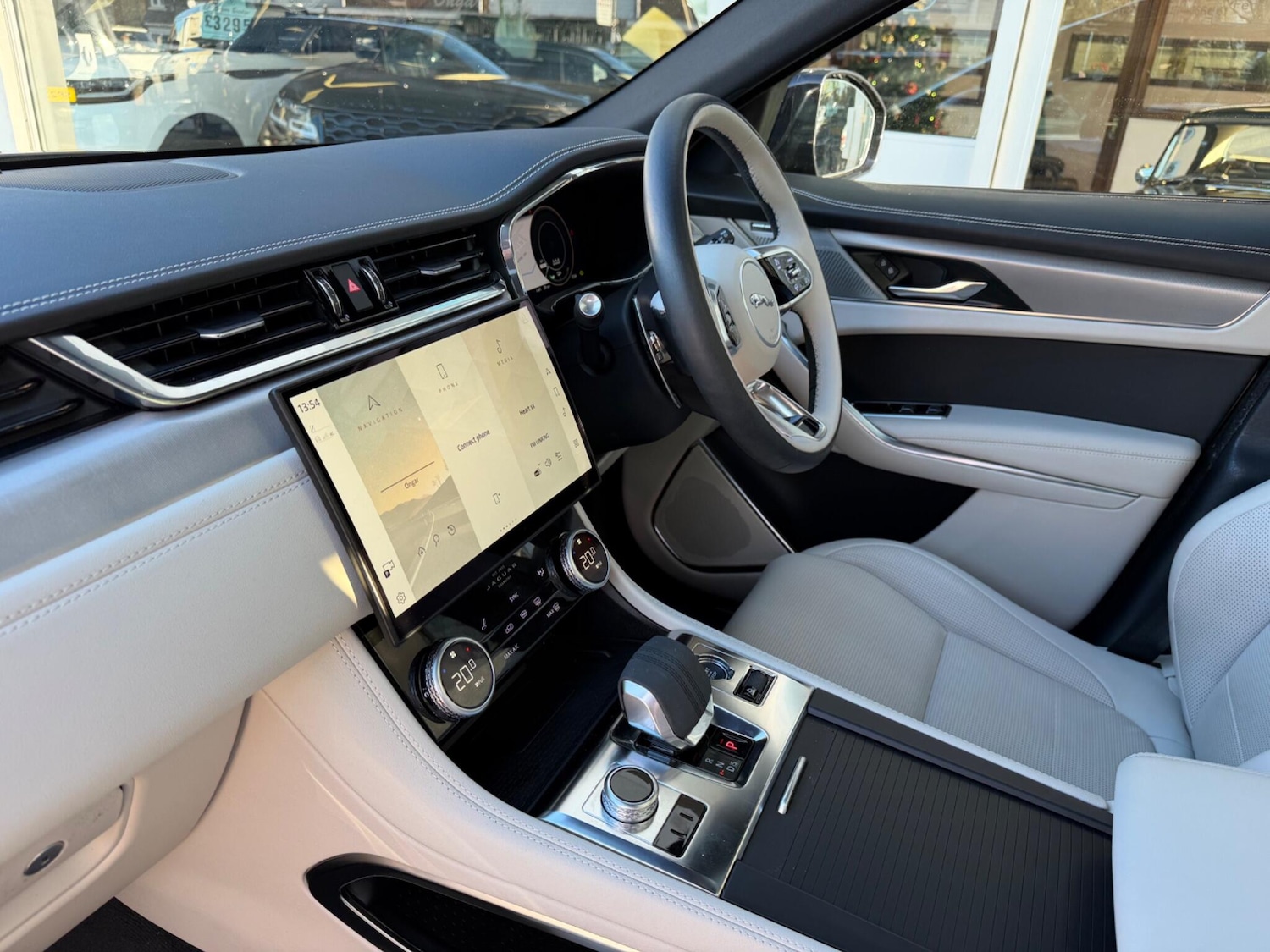 Used Jaguar F-Pace 2023 for sale - 76802206: Photo 3