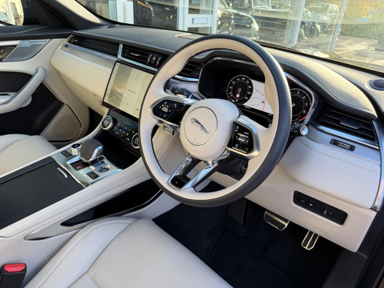 Used Jaguar F-Pace 2023 for sale - 76802206: Photo 4