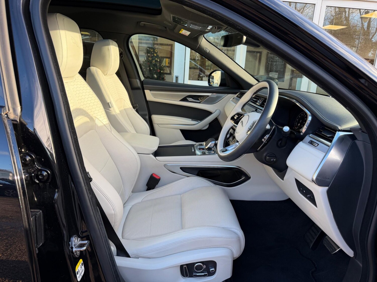 Used Jaguar F-Pace 2023 for sale - 76802206: Photo 5