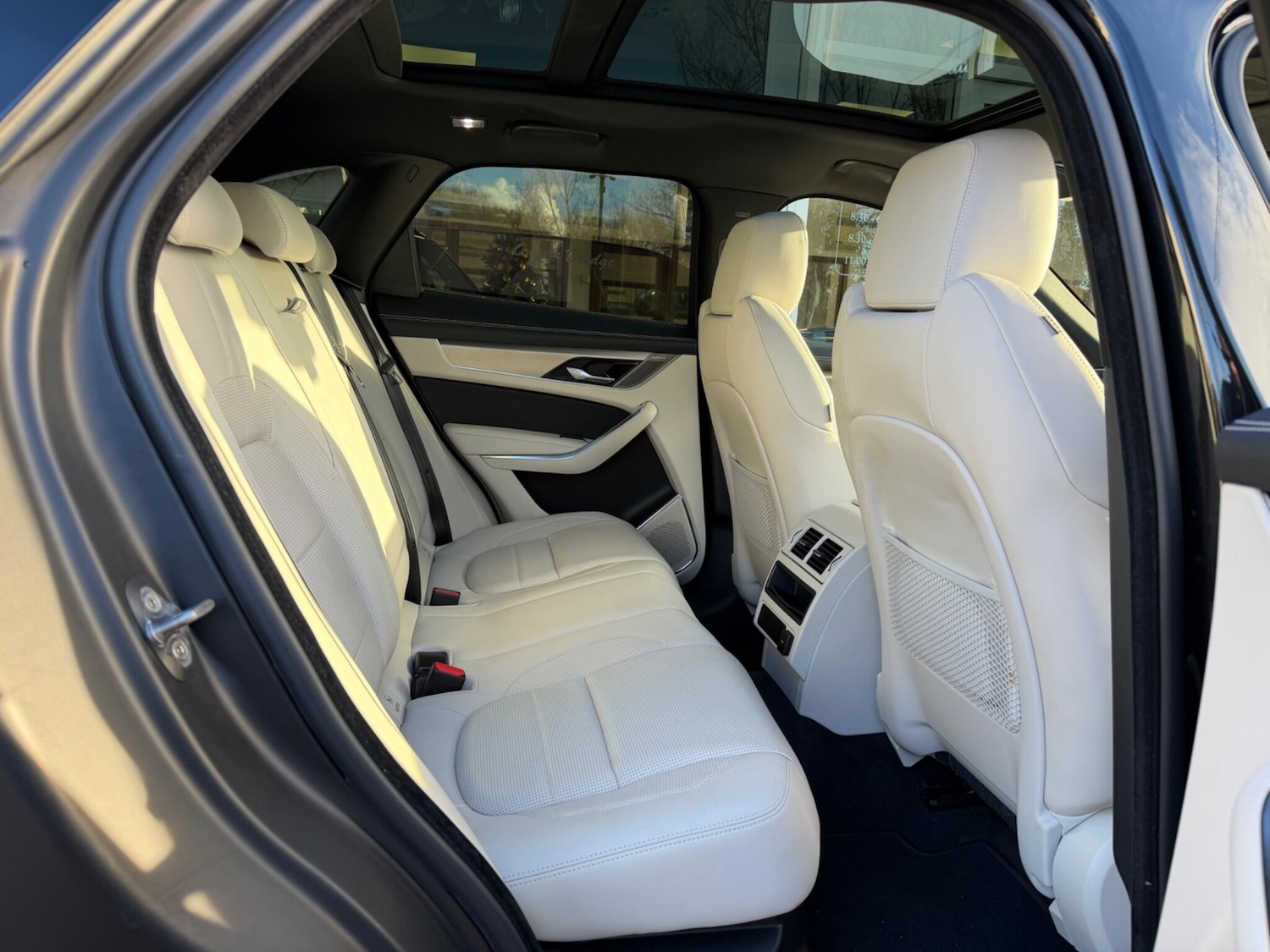 Used Jaguar F-Pace 2023 for sale - 76802206: Photo 7