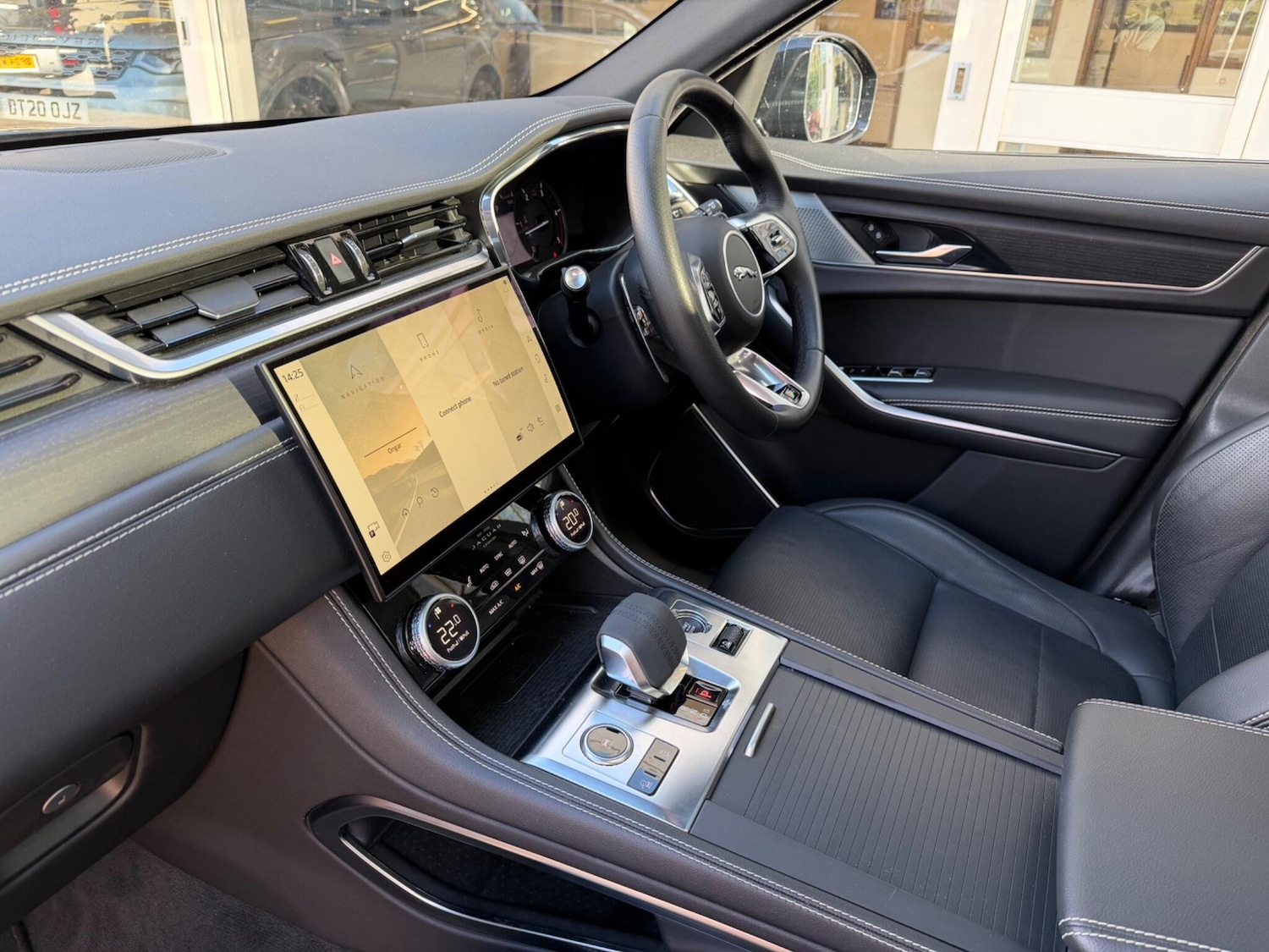 Used Jaguar F-Pace 2023 for sale - 76307697: Photo 3