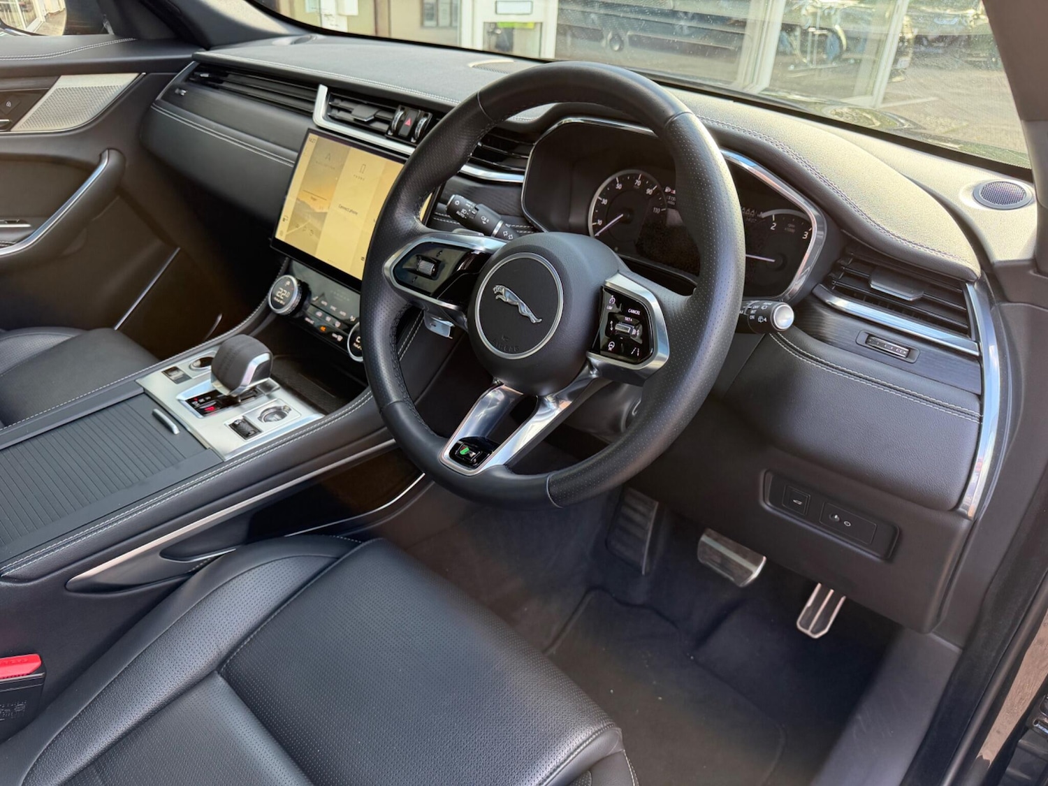 Used Jaguar F-Pace 2023 for sale - 76307697: Photo 4