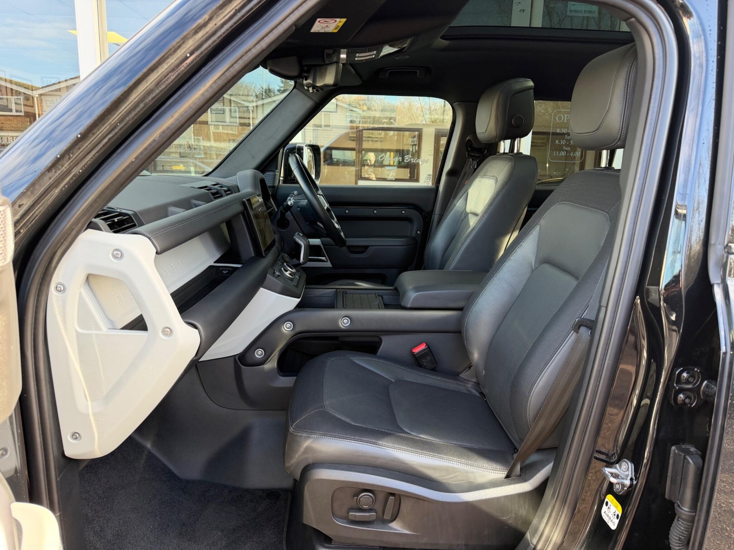 Used Land Rover Defender 2023 for sale - 77411887: Photo 2