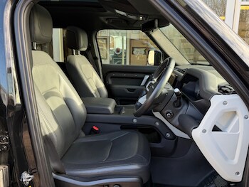 Used Land Rover Defender 2023 for sale - 77411887: Photo