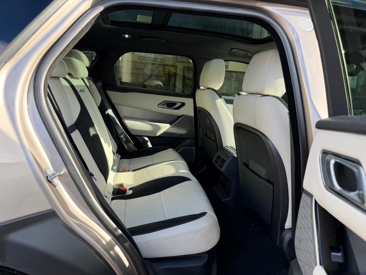 Used Land Rover Range Rover Velar 2021 for sale - 76370906: Photo 7