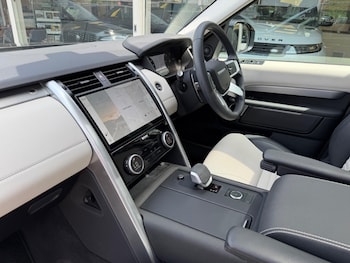 Used Land Rover Discovery 2024 for sale - 79061898: Photo