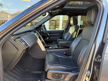 Used Land Rover Discovery 2019 for sale - 76753176: Photo