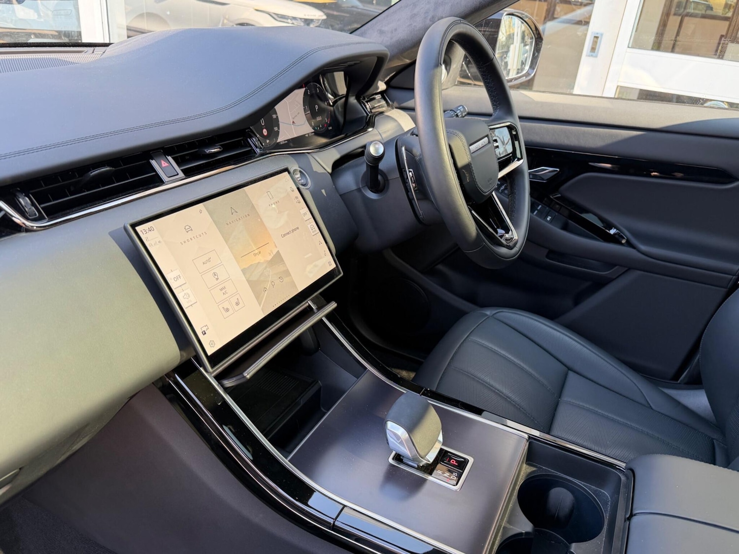 Used Land Rover Range Rover Evoque 2025 for sale - 77982406: Photo 3