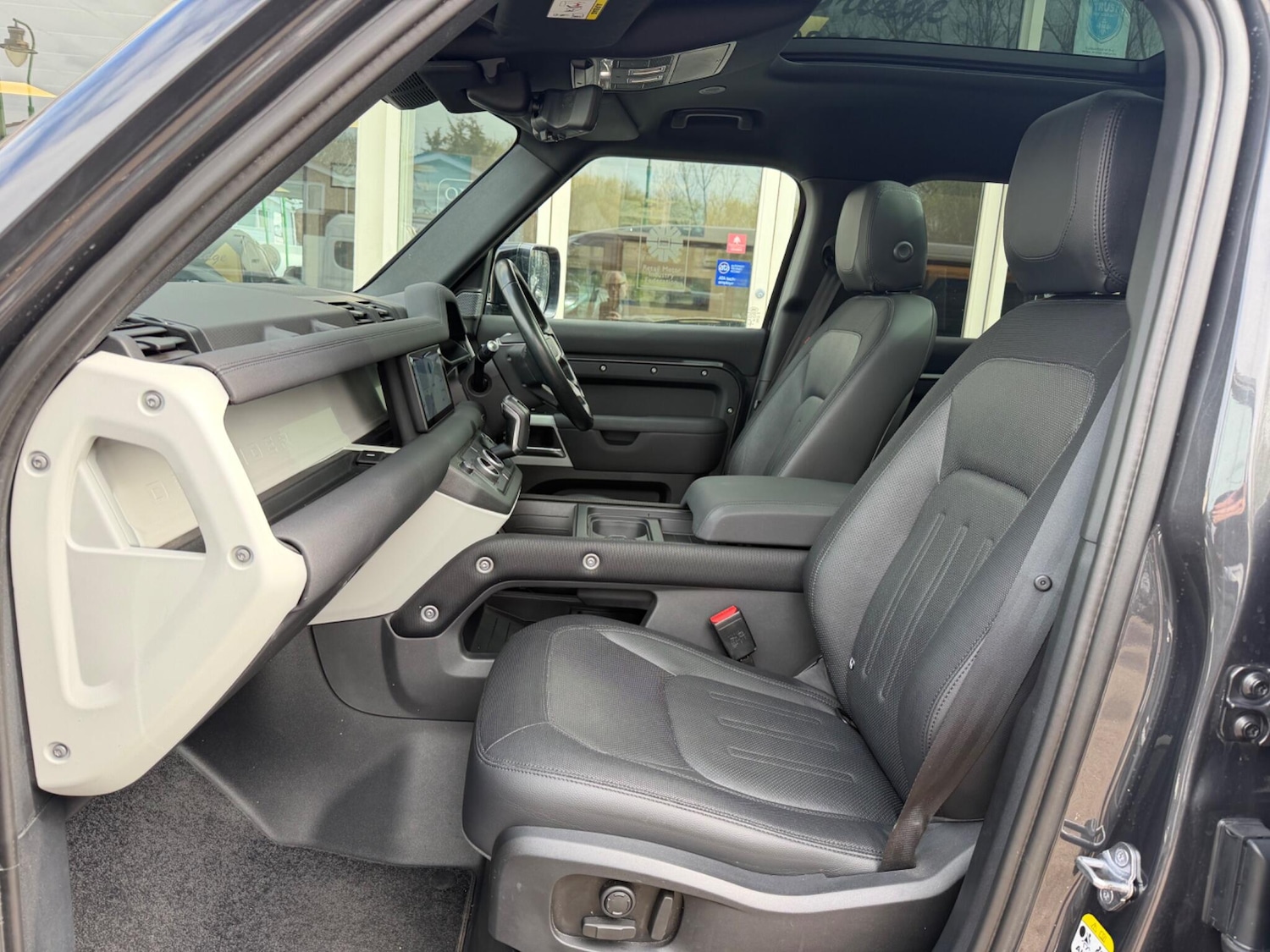 Used Land Rover Defender 2021 for sale - 78148171: Photo 2