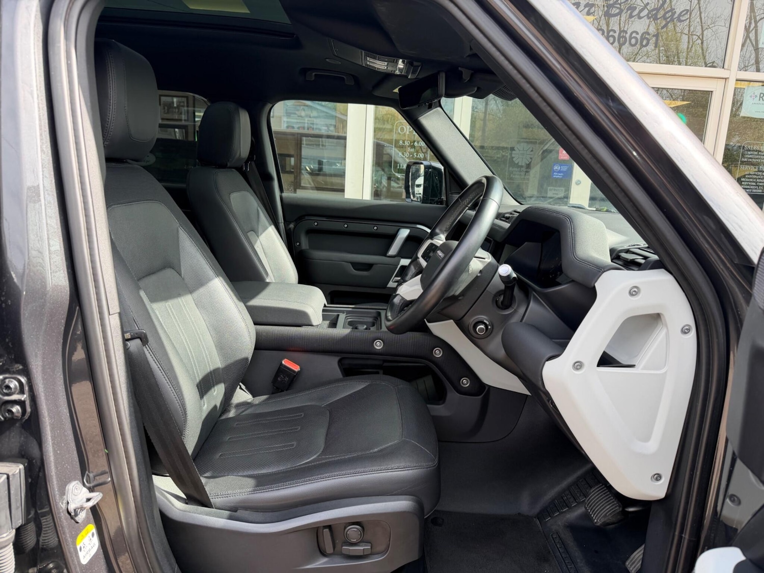 Used Land Rover Defender 2021 for sale - 78148171: Photo 5