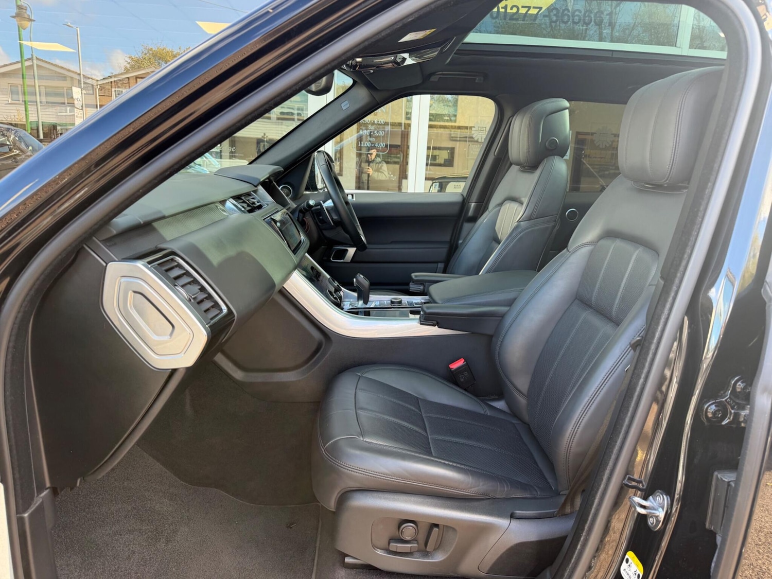 Used Land Rover Range Rover Sport 2021 for sale - 76995692: Photo 2