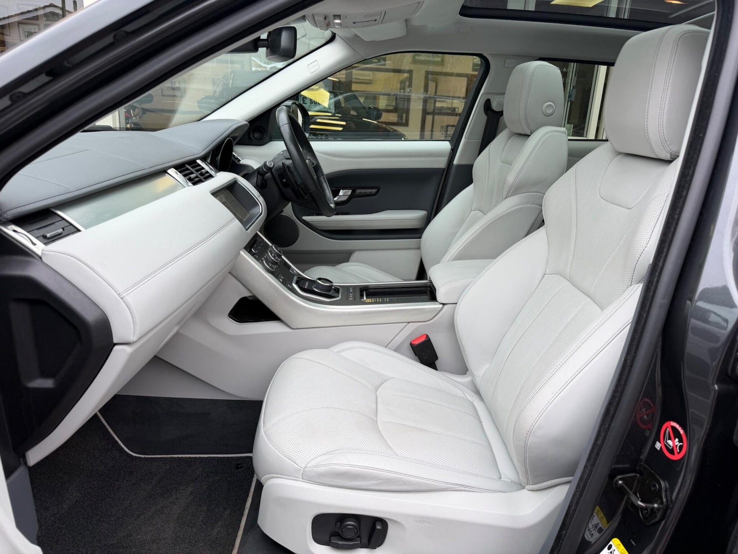 Used Land Rover Range Rover Evoque 2017 for sale - 76307268: Photo 2