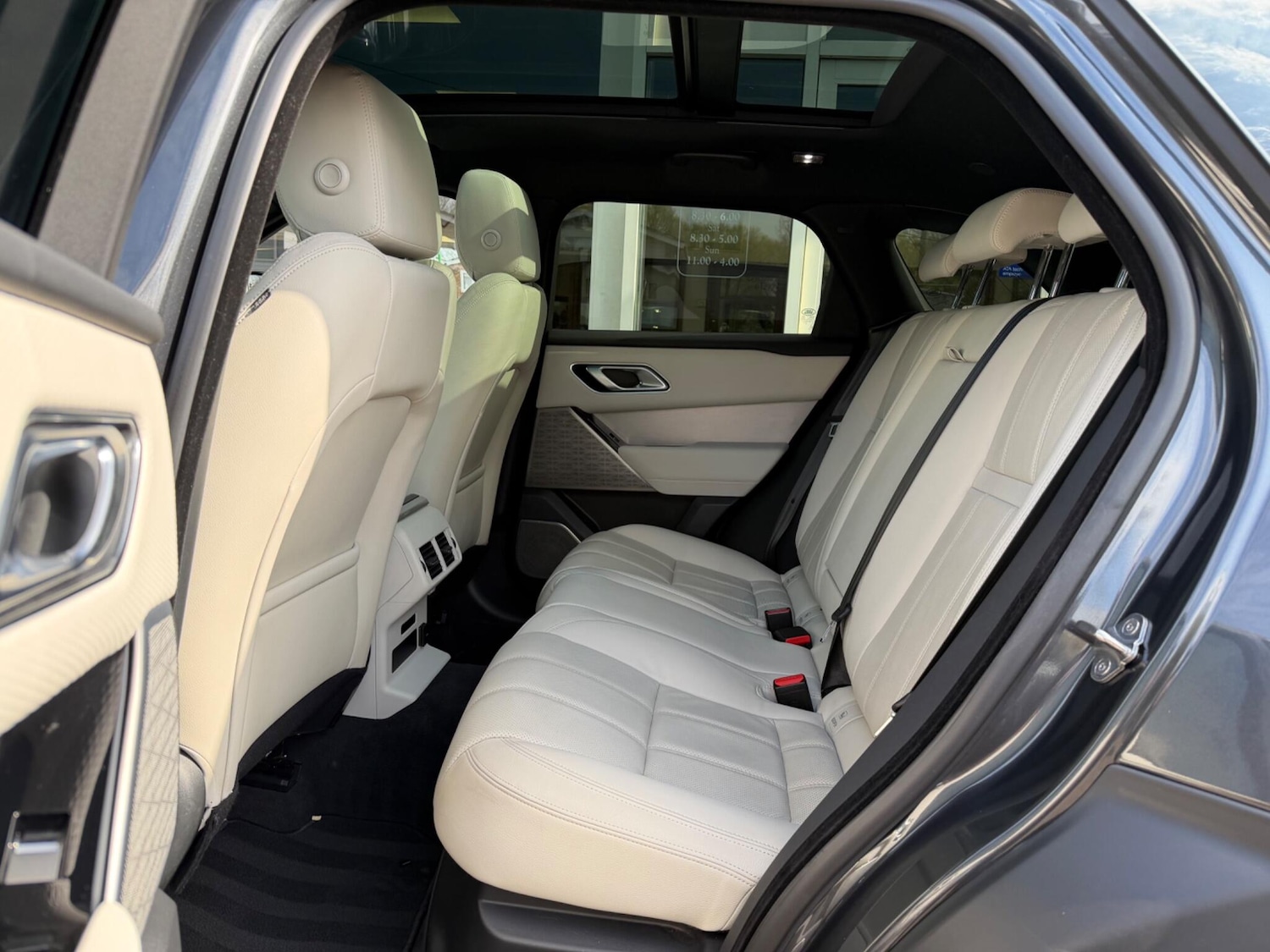 Used Land Rover Range Rover Velar 2023 for sale - 78148332: Photo 5