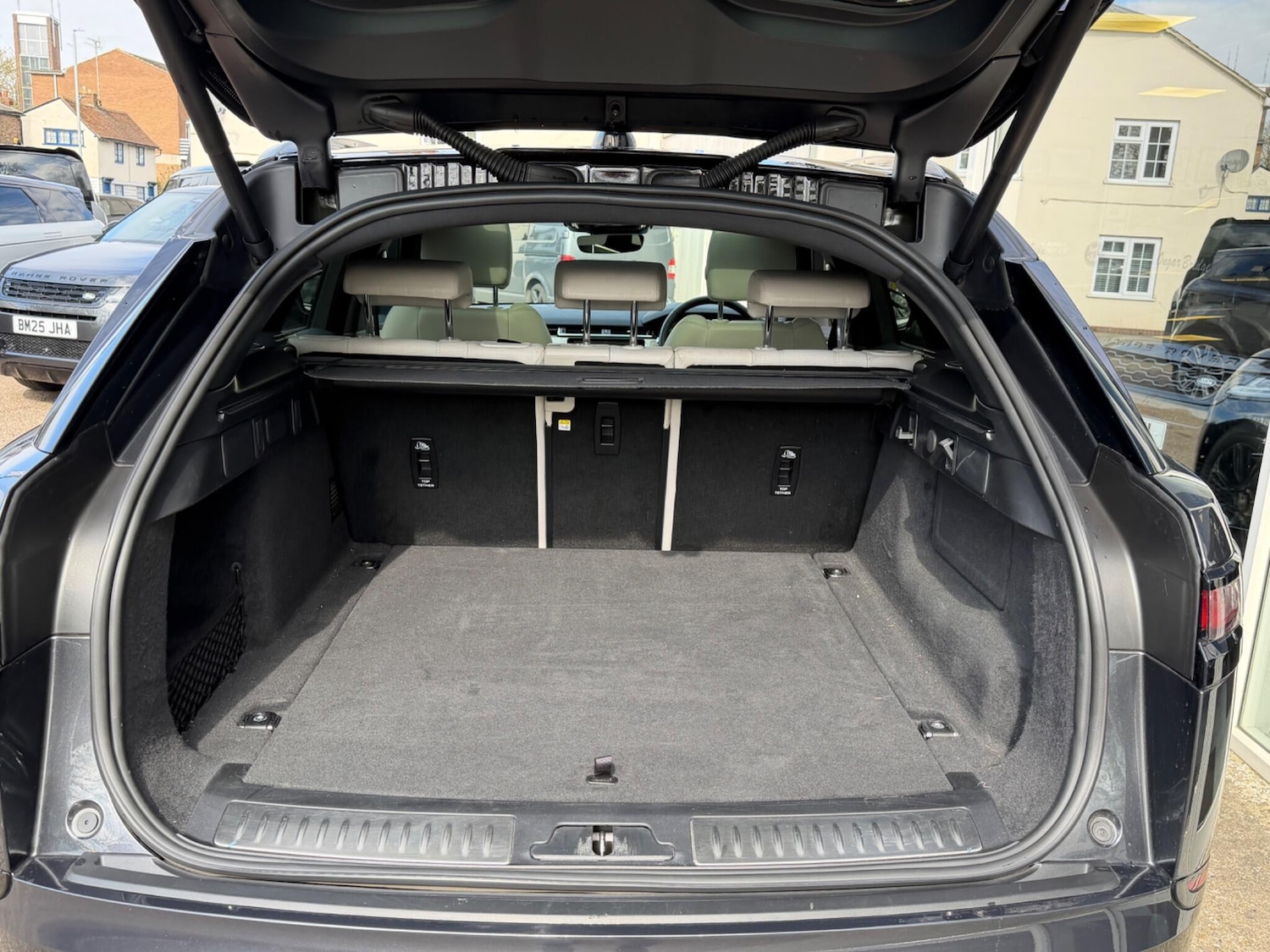 Used Land Rover Range Rover Velar 2023 for sale - 78148332: Photo 7