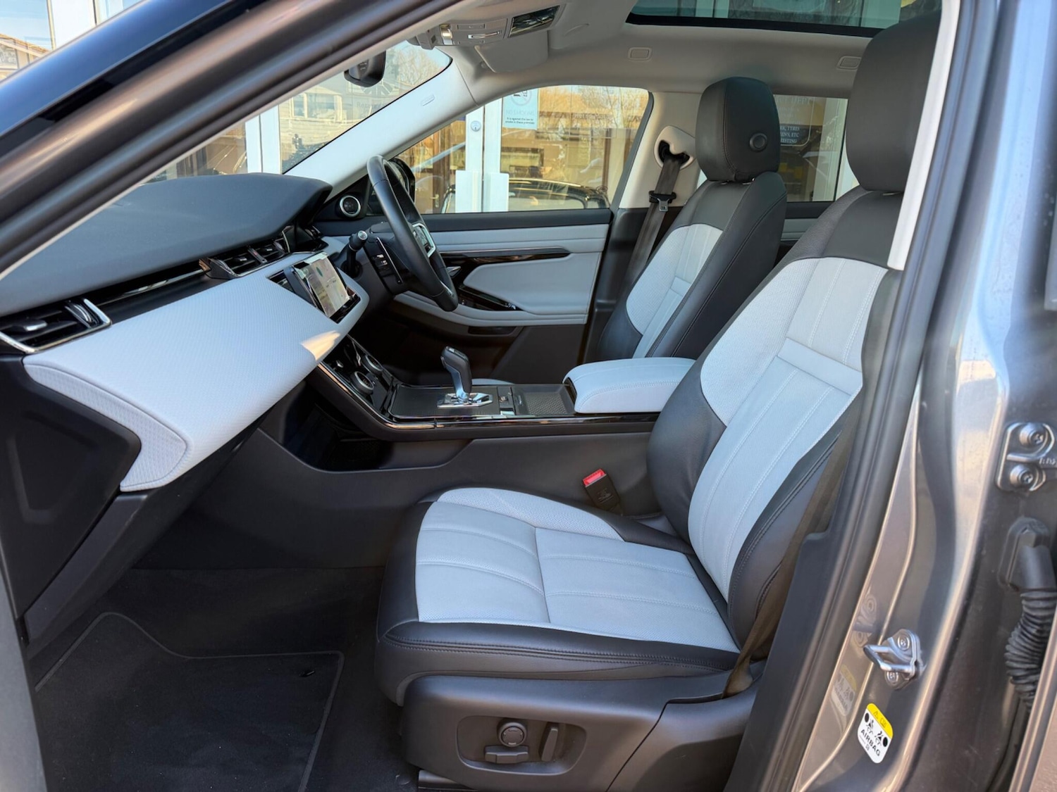 Used Land Rover Range Rover Evoque 2022 for sale - 77084438: Photo 2