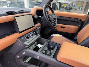 Used Land Rover Defender 110 2024 for sale - 79316370: Photo