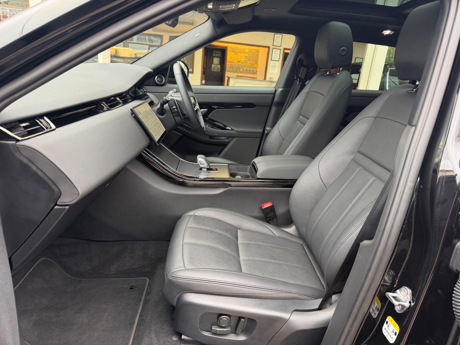 Used Land Rover Range Rover Evoque 2024 for sale - 76527628: Photo 2