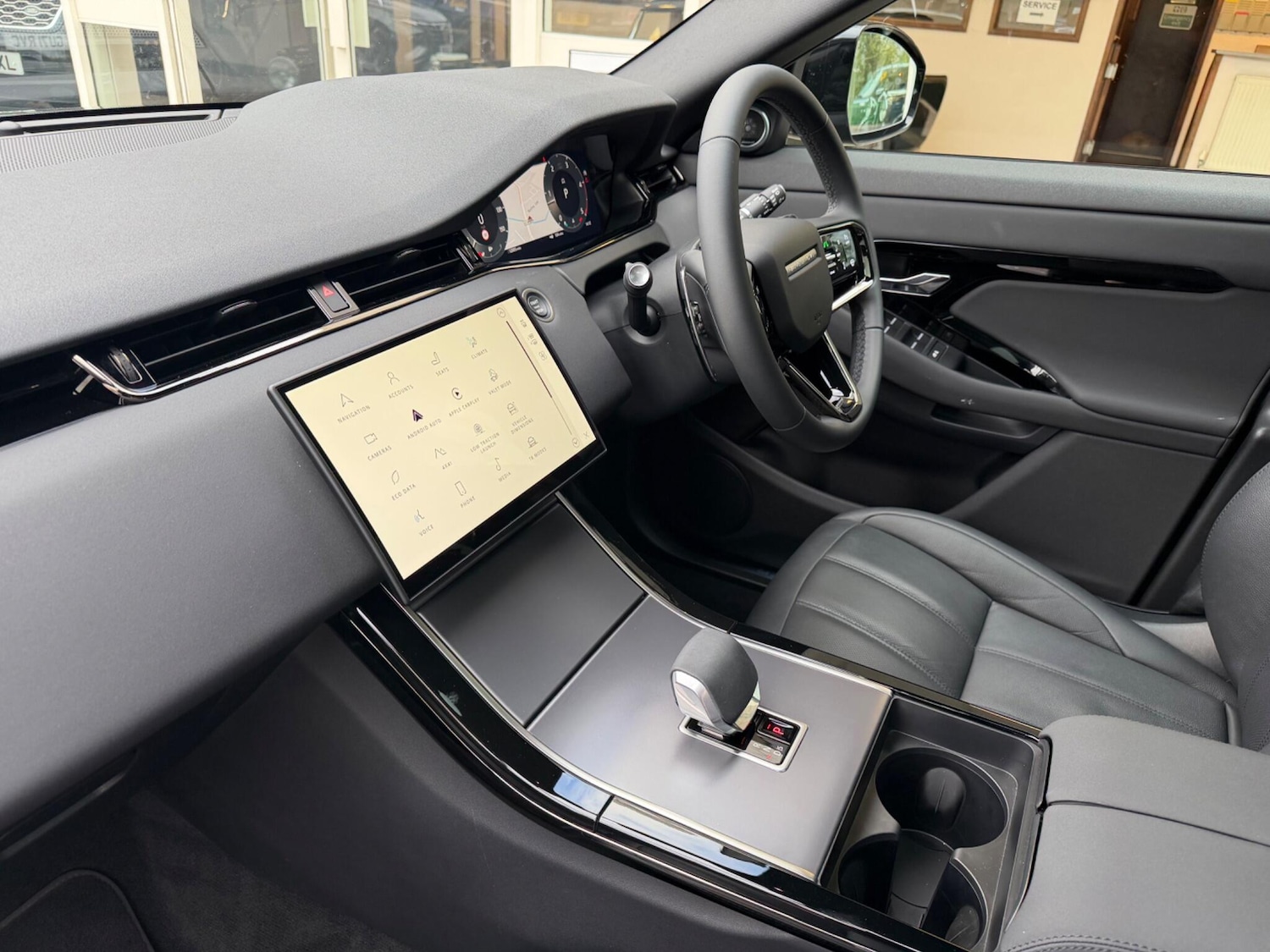 Used Land Rover Range Rover Evoque 2024 for sale - 76527628: Photo 3