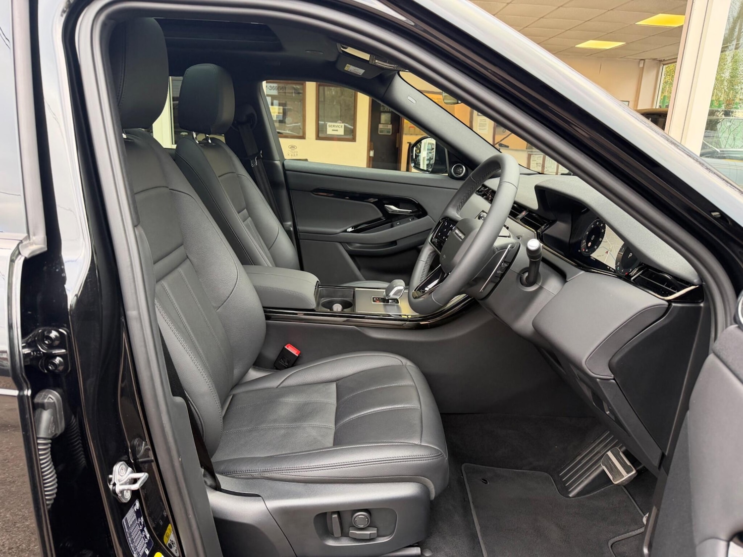 Used Land Rover Range Rover Evoque 2024 for sale - 76527628: Photo 5