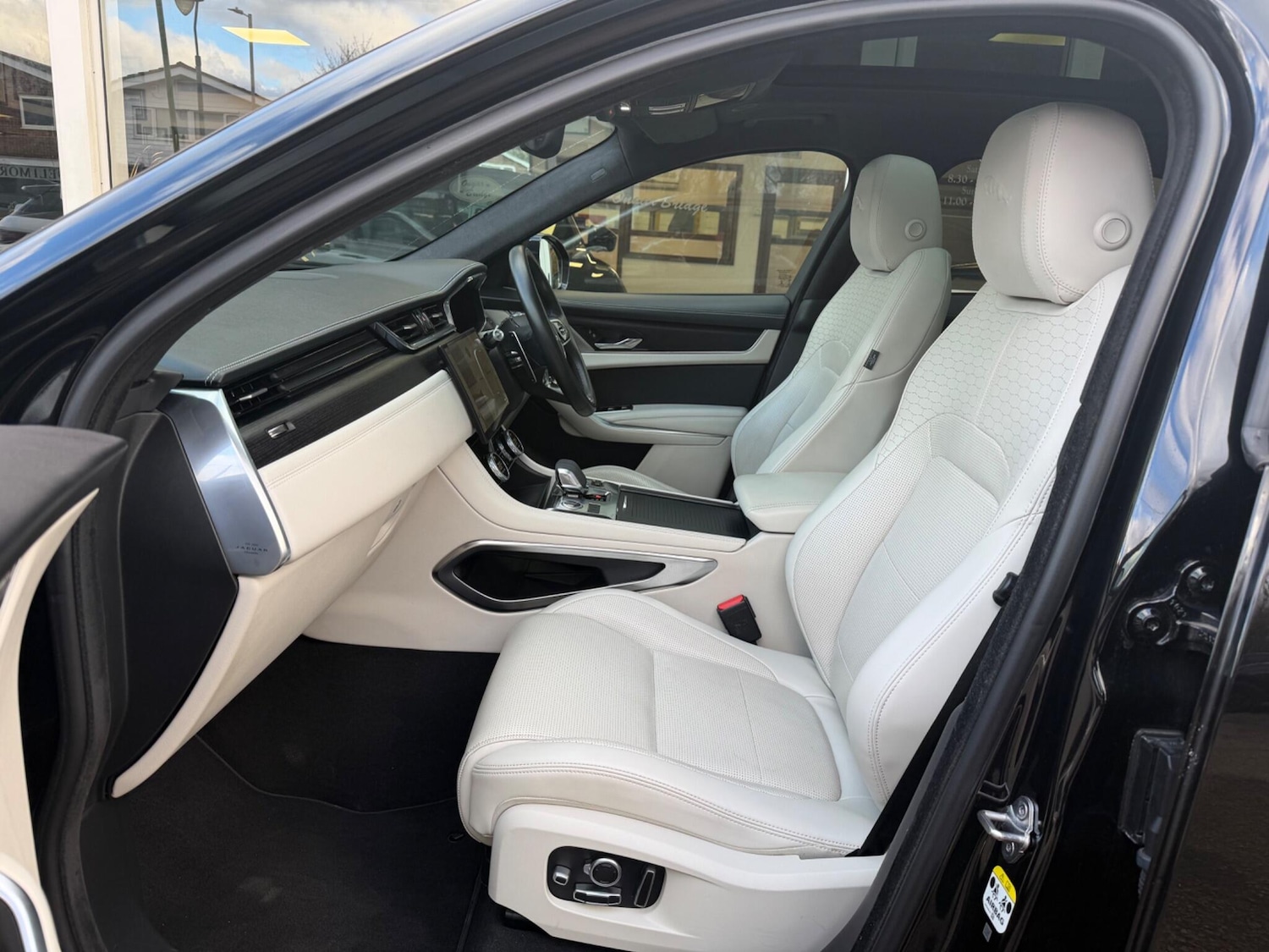 Used Jaguar F-Pace 2022 for sale - 77267938: Photo 2