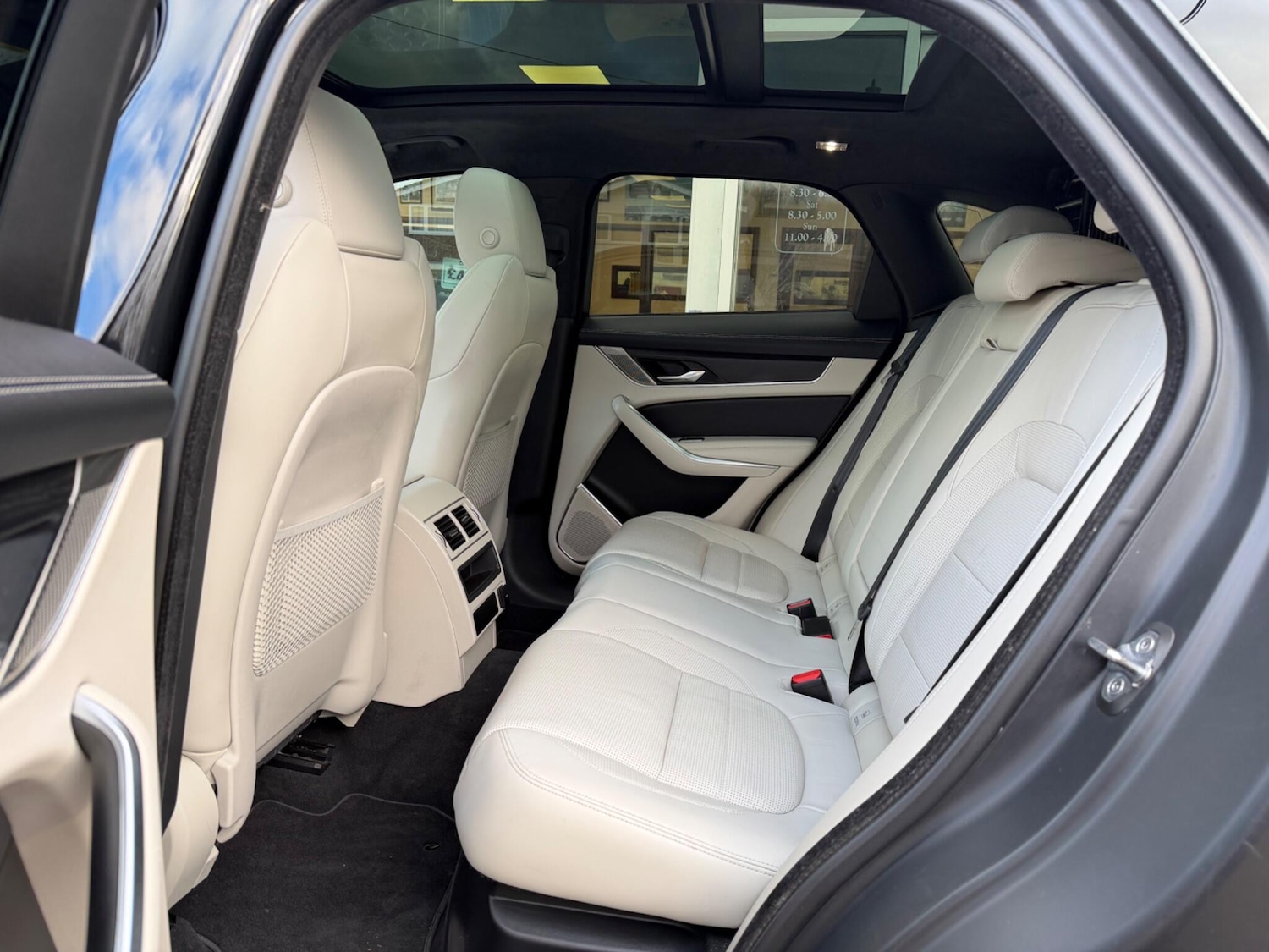 Used Jaguar F-Pace 2022 for sale - 77267938: Photo 4