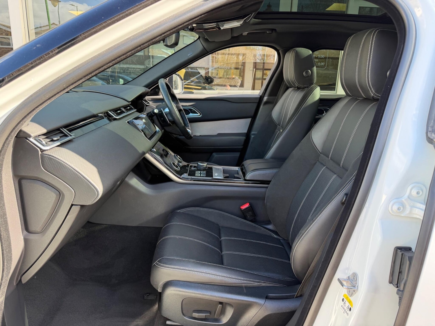 Used Land Rover Range Rover Velar 2020 for sale - 77982292: Photo 2