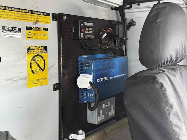 Used Land Rover Defender 110 2015 for sale - 75123102: Photo 47