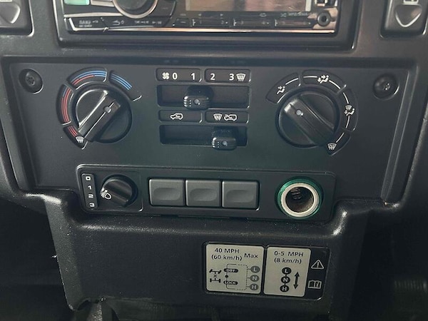 Used Land Rover Defender 2015 for sale - 76274438: Photo 47