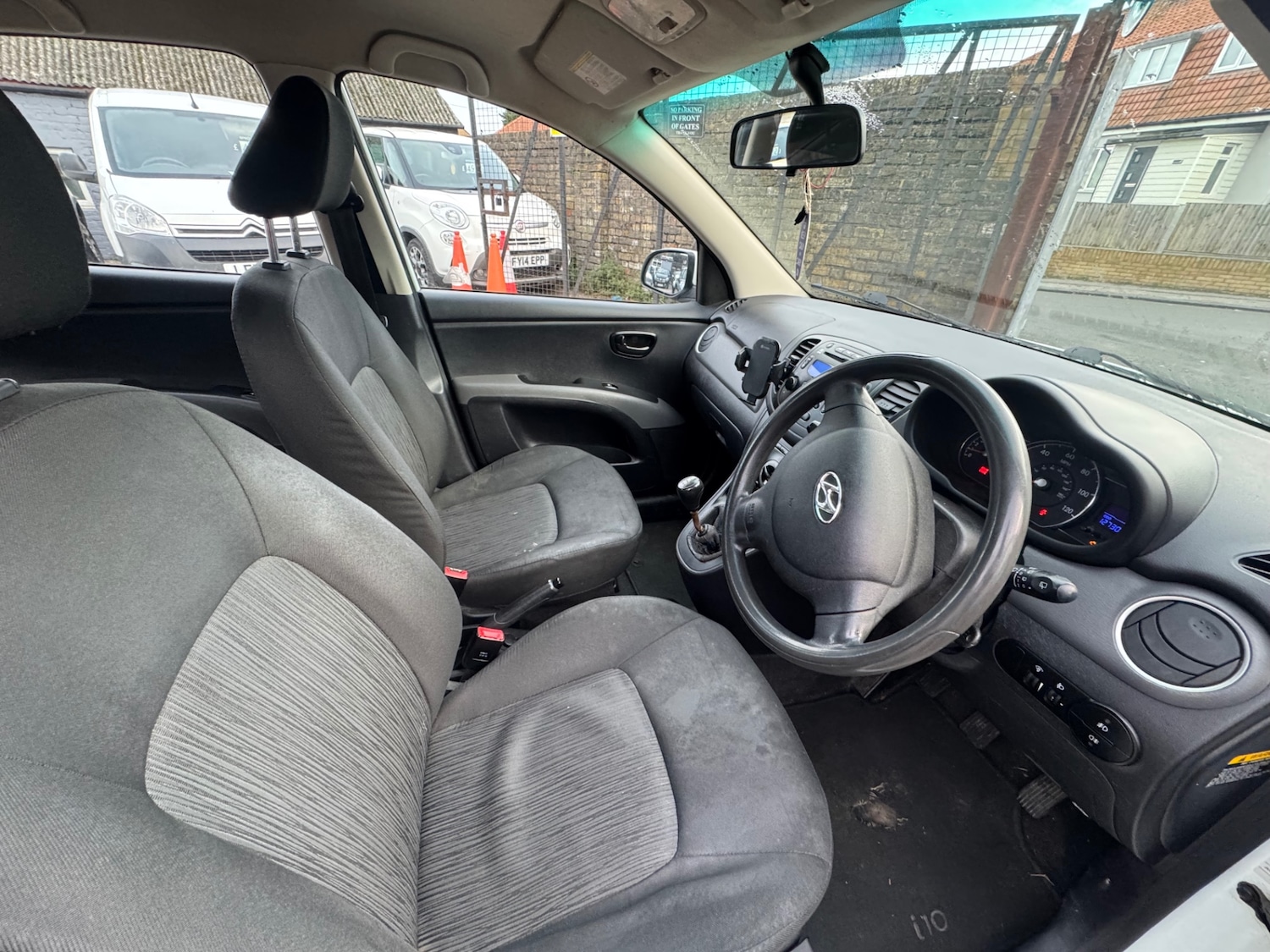 Used Hyundai i10 2012 for sale - 76837380: Photo 8