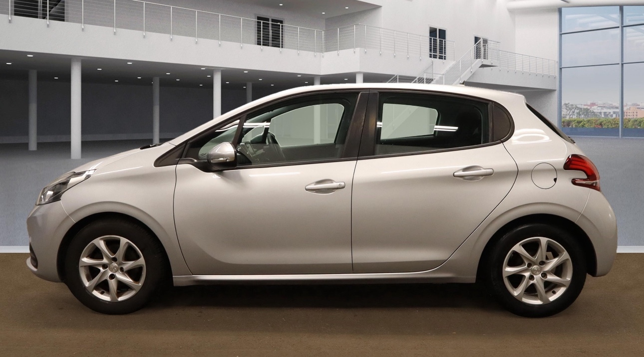 Used Peugeot 208 2017 for sale - 75948791: Photo 2