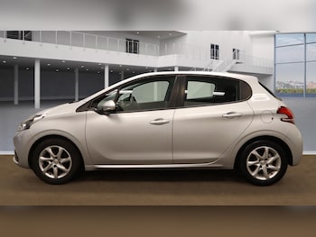 Used Peugeot 208 2017 for sale - 75948791: Photo 2