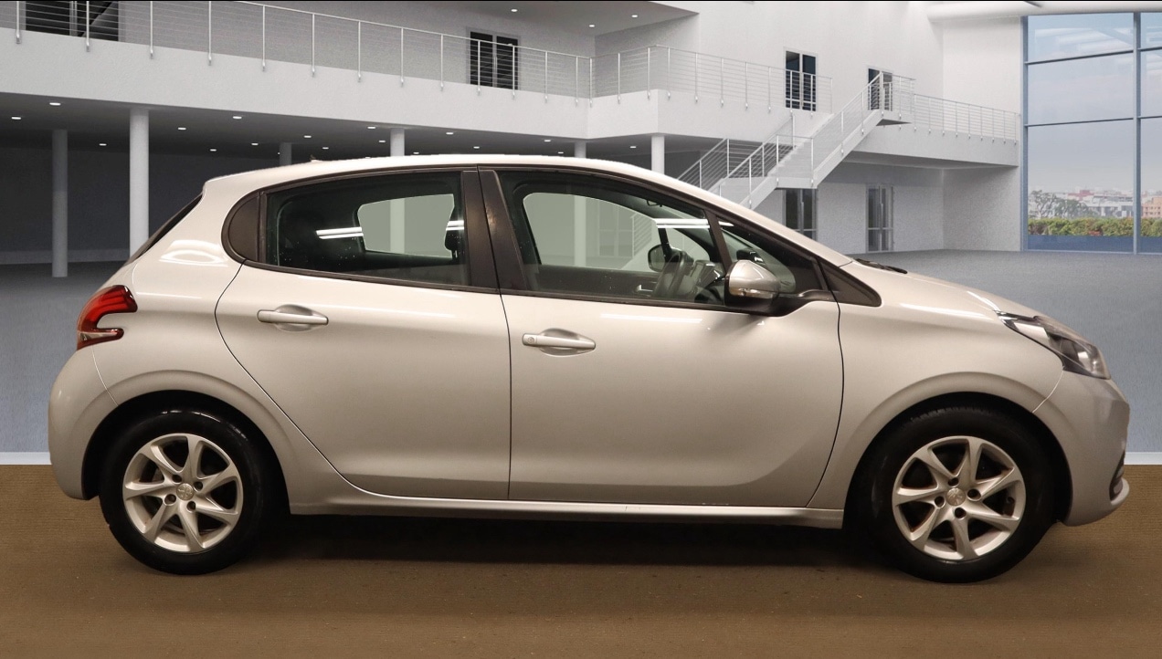 Used Peugeot 208 2017 for sale - 75948791: Photo 6